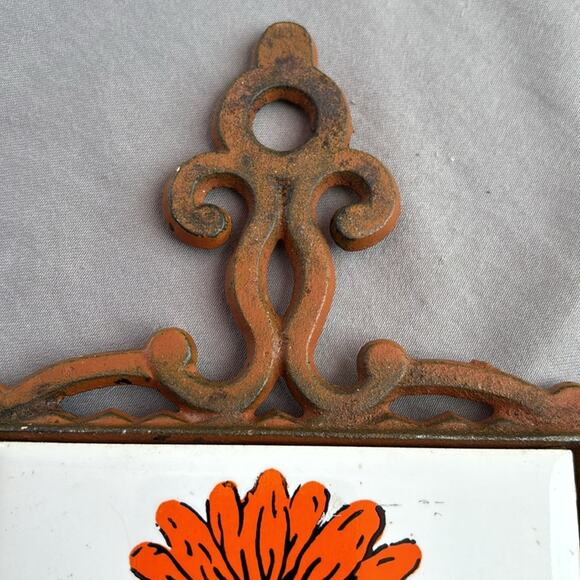Antique Cast Iron Trivet Flower Power - Picture 3 of 6